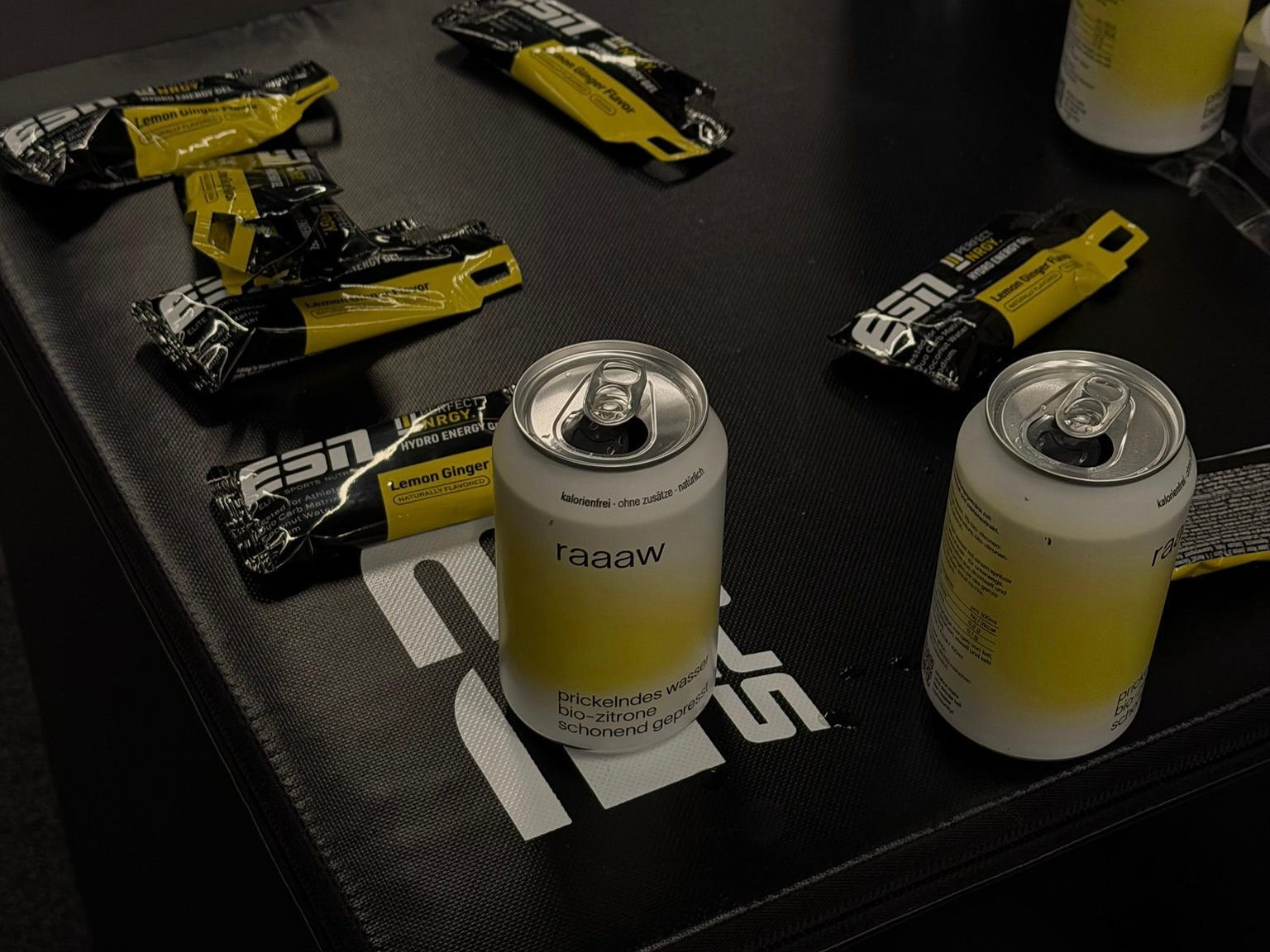 Zucker & Sport: Warum weniger oft mehr ist und wann schnelle Kohlenhydrate trotzdem Sinn machen