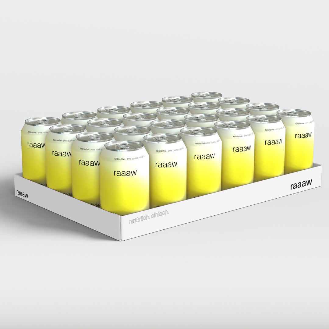 Prickelndes Wasser mit Bio-Zitrone