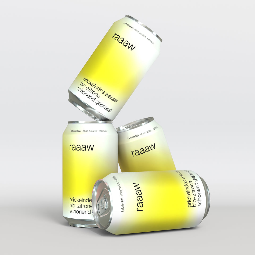 Prickelndes Wasser mit Bio-Zitrone