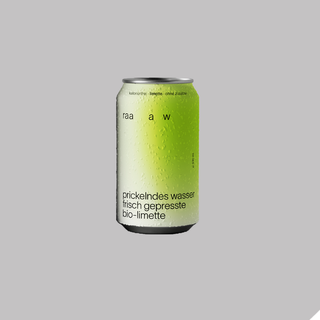 Prickelndes Wasser mit Bio-Limette