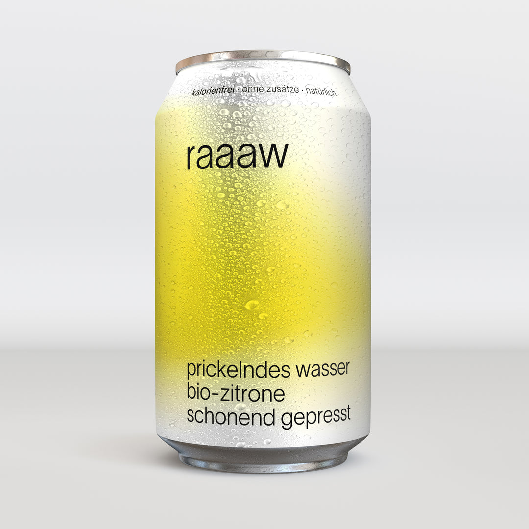 Prickelndes Wasser mit Bio-Zitrone